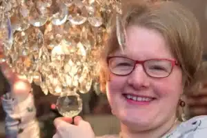 I'm In Love With A Chandelier: She's An Objectophile And 'Nobody' Understands Her